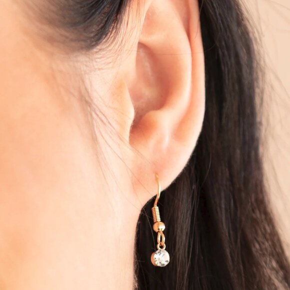 Paparazzi Jewelry Accessories - Dainty Diva - Gold Necklace - Vintage - Picture 6 of 6